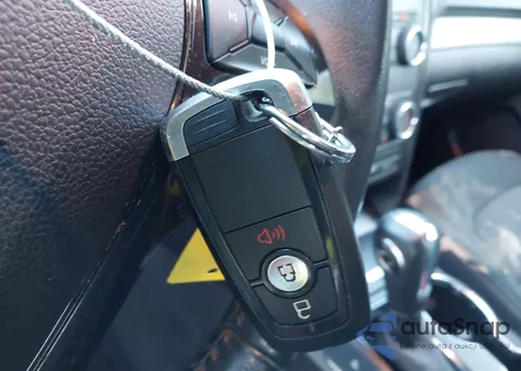 2019 Ford Explorer Xlt z USA, uszkodzony, nr VIN 1FM5K7D81KGB15947